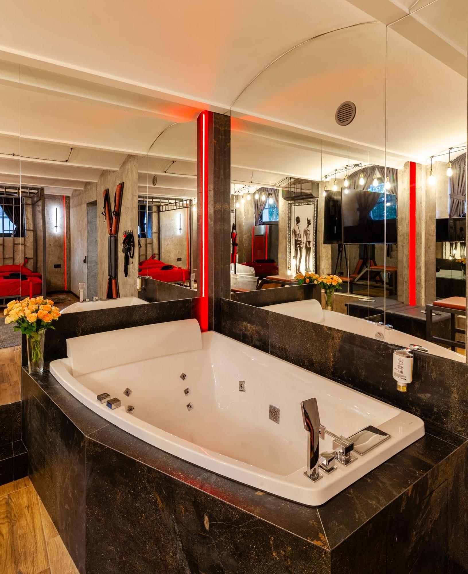 לבוב Royal Hot Jucuzzi Apartment מראה חיצוני תמונה